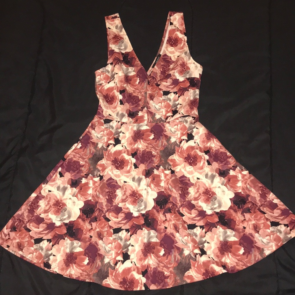 Forever 21 Sleeveless floral dress